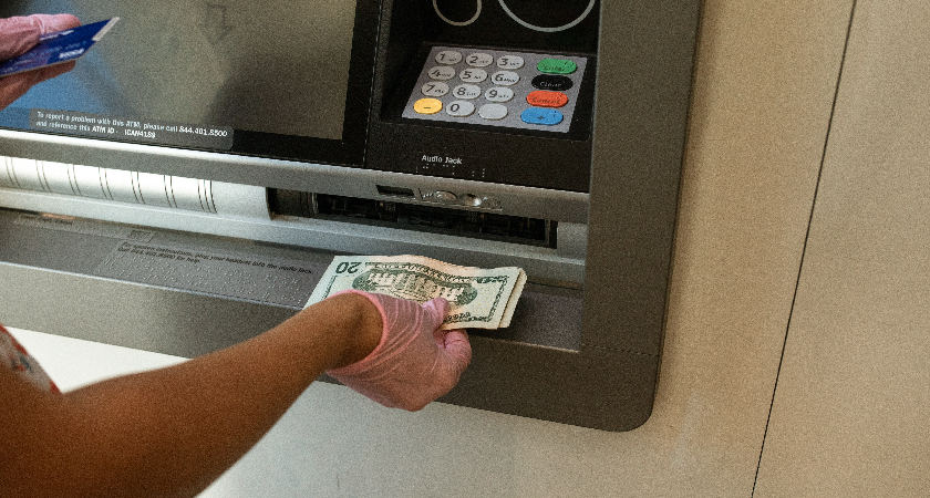 hướng dẫn rút tiền ATM không lo bị nuốt thẻ